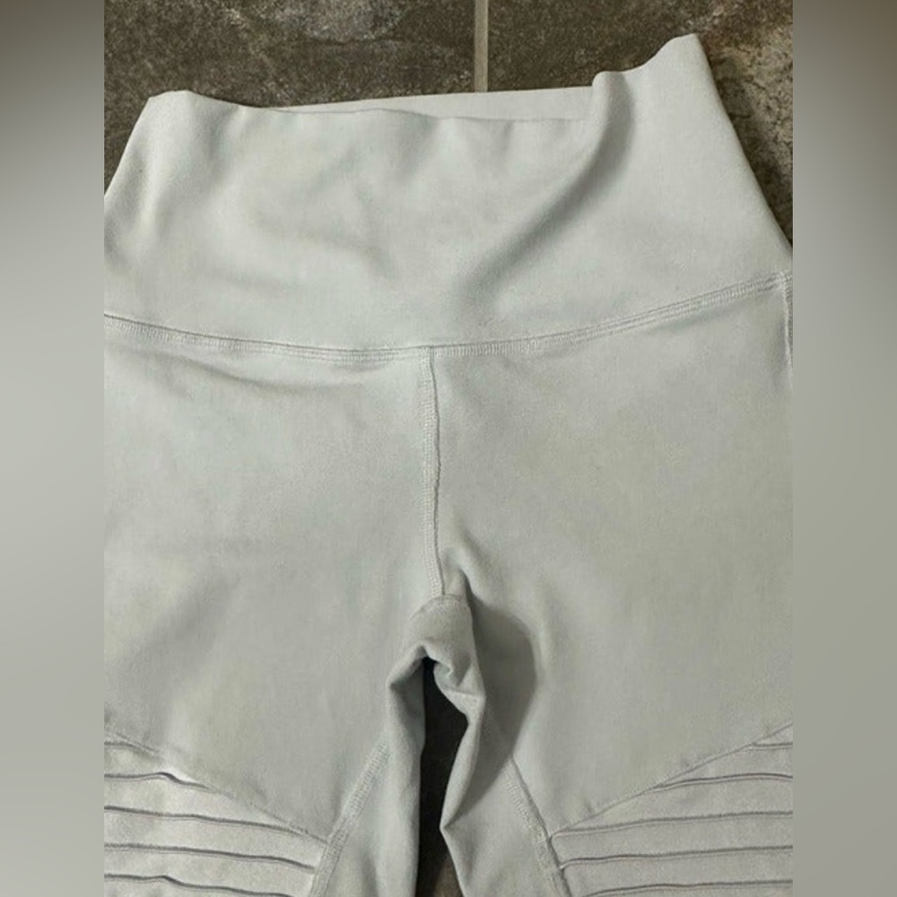 Alo Yoga Moto Leggings | White / Dove Gray | Size M - Picture 7 of 12